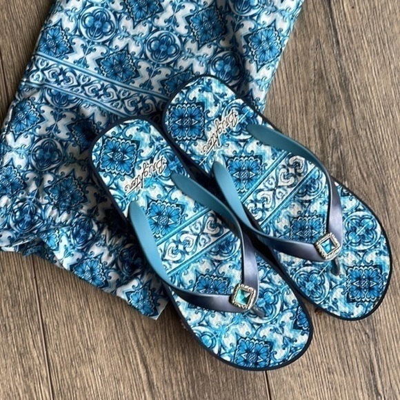 Brighton shoes, royal blue light blue patterned floral, flip-flops, size 8 - Picture 1 of 11